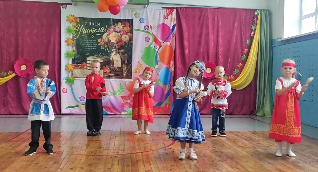 Этот день был полон улыбок, цветов и искренних эмоций! 🌸