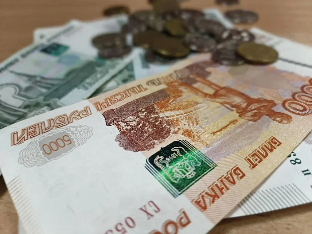 Наличные стали самым популярным способом хранения сбережений у россиян.