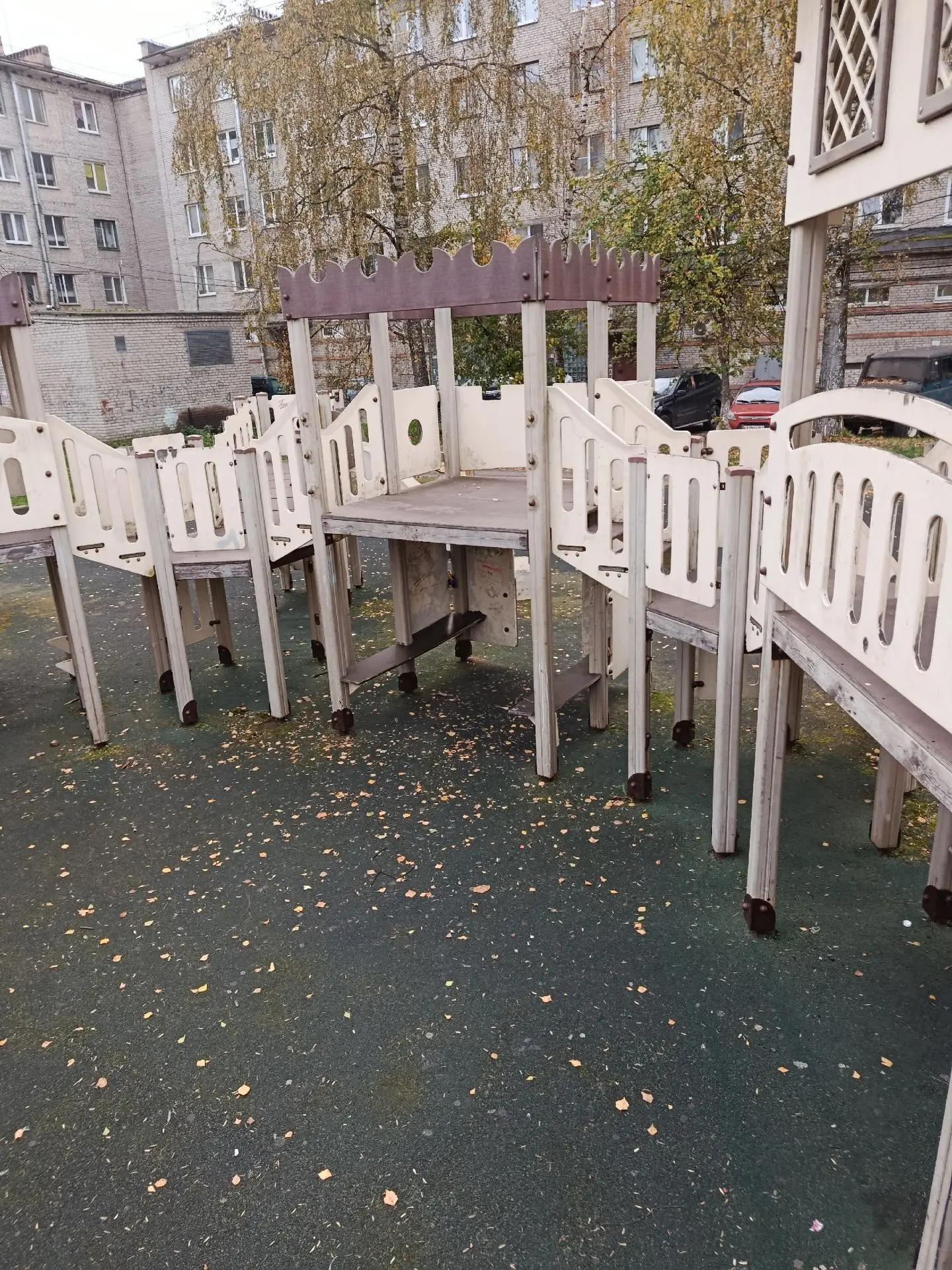 Вот опять.. Одно починили,другое уже сломалось,пока кто-то,не дай бог, не свалится отту...