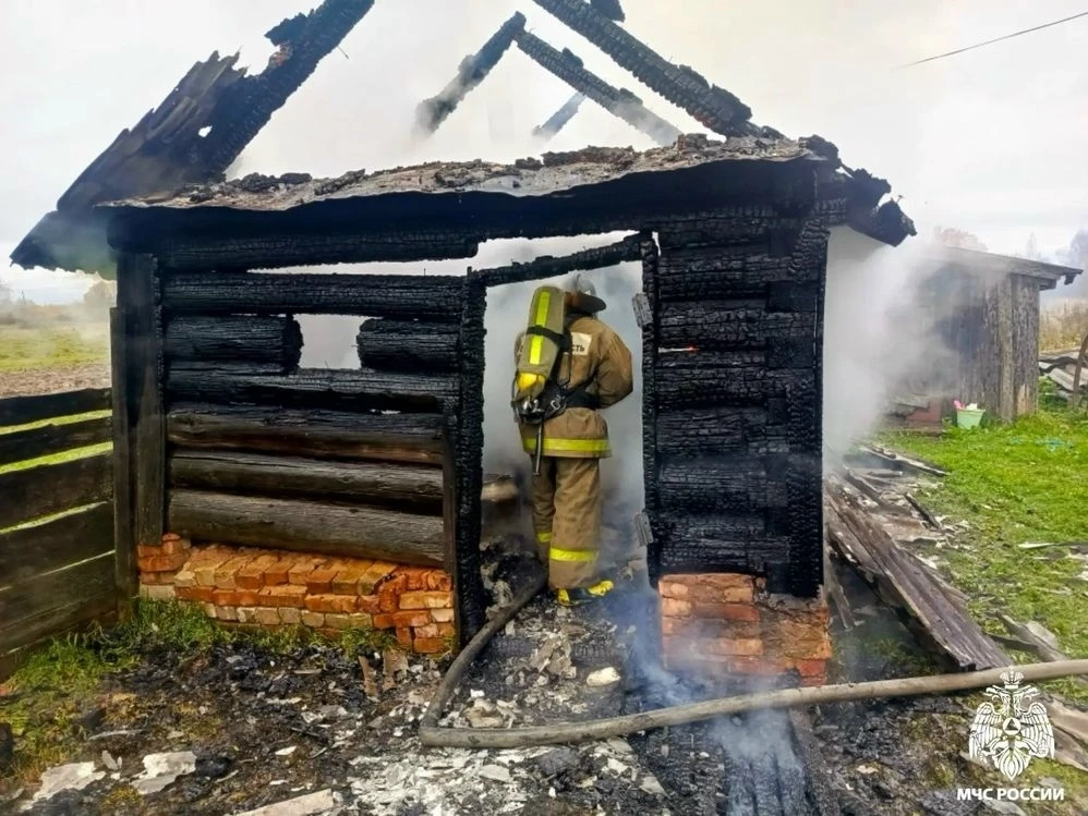 В Тверской области пожарные тушили баню: справились с огнём меньше чем за 30 минут