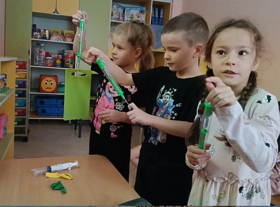 В рамках проведения STEM-часа для воспитанников групп «Дюймовочка» и «Кот учёный» прошл...