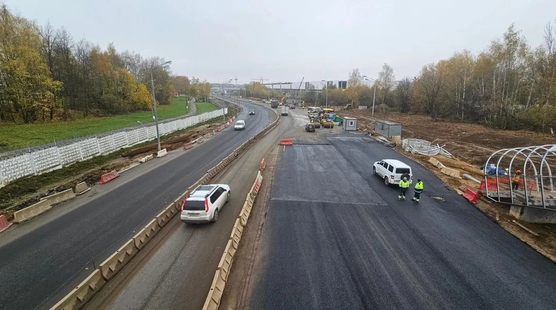 🚜 Начались работы на дублёре Волоколамского шоссе в Павшинской пойме. Завершить благоу...