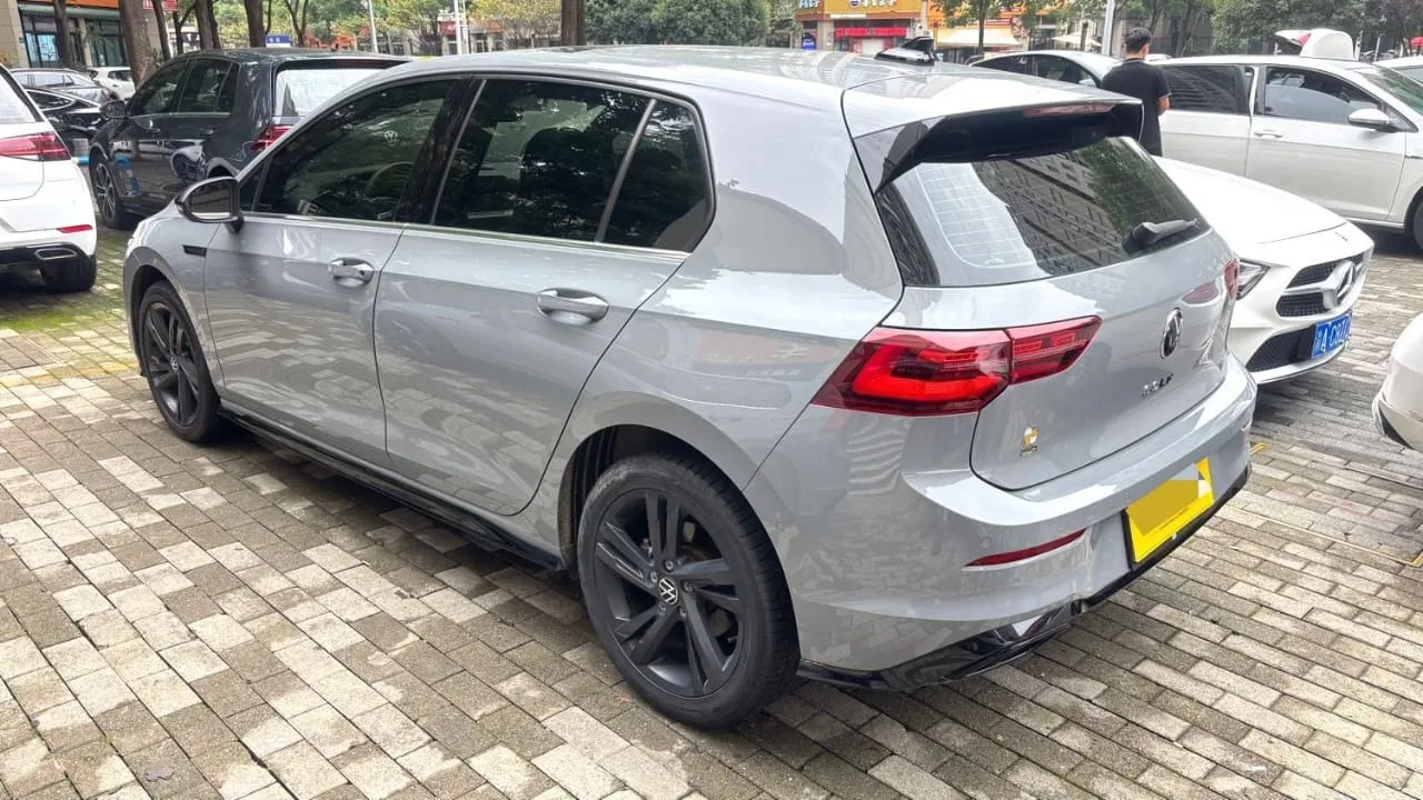 Фольксваген Гольф 8 R-Line, выпуск 2021 года, 1.4TSI 280TSI, АКПП, максимальная комплек...