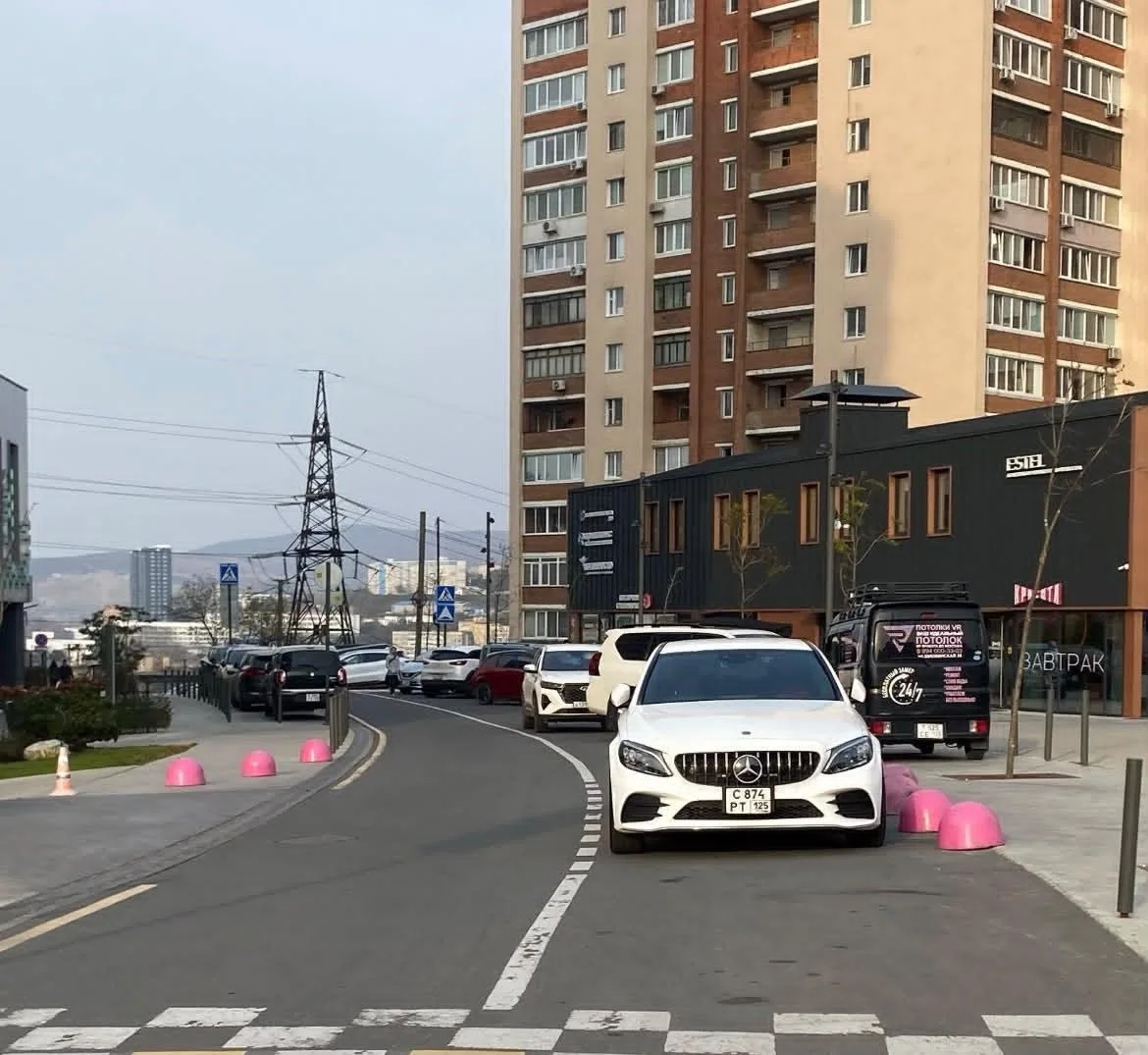 Здравствуйте. Опубликуйте пожалуйста, такая картина на Шилкинской 36 каждый день . Авто...