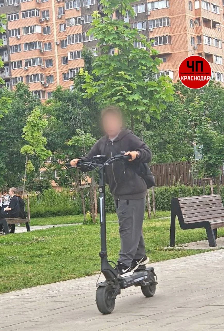 🚨 В Краснодаре подросток ударил женщину кулаком в лицо после замечания