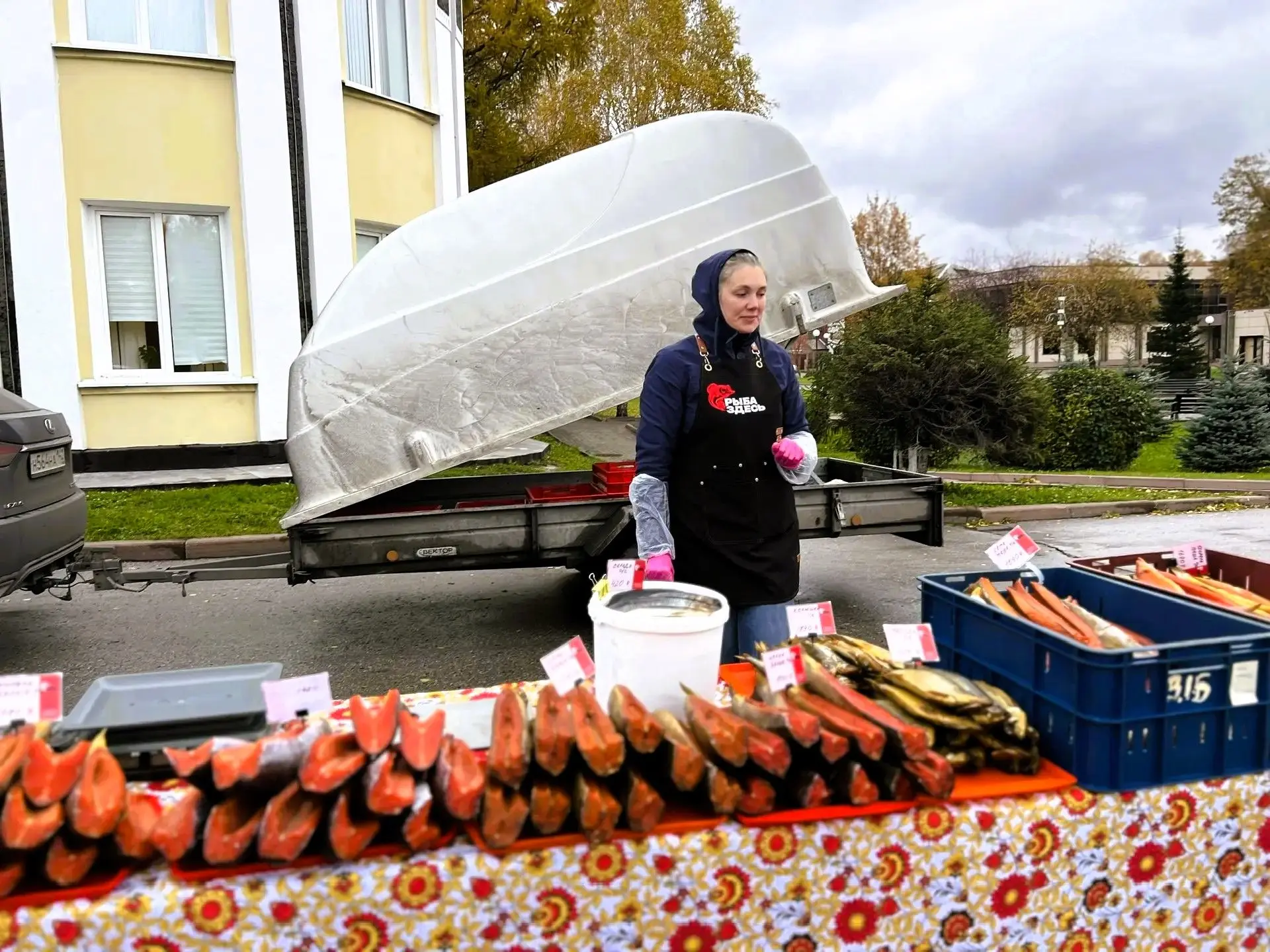 Ярмарка разворачивает ряды.