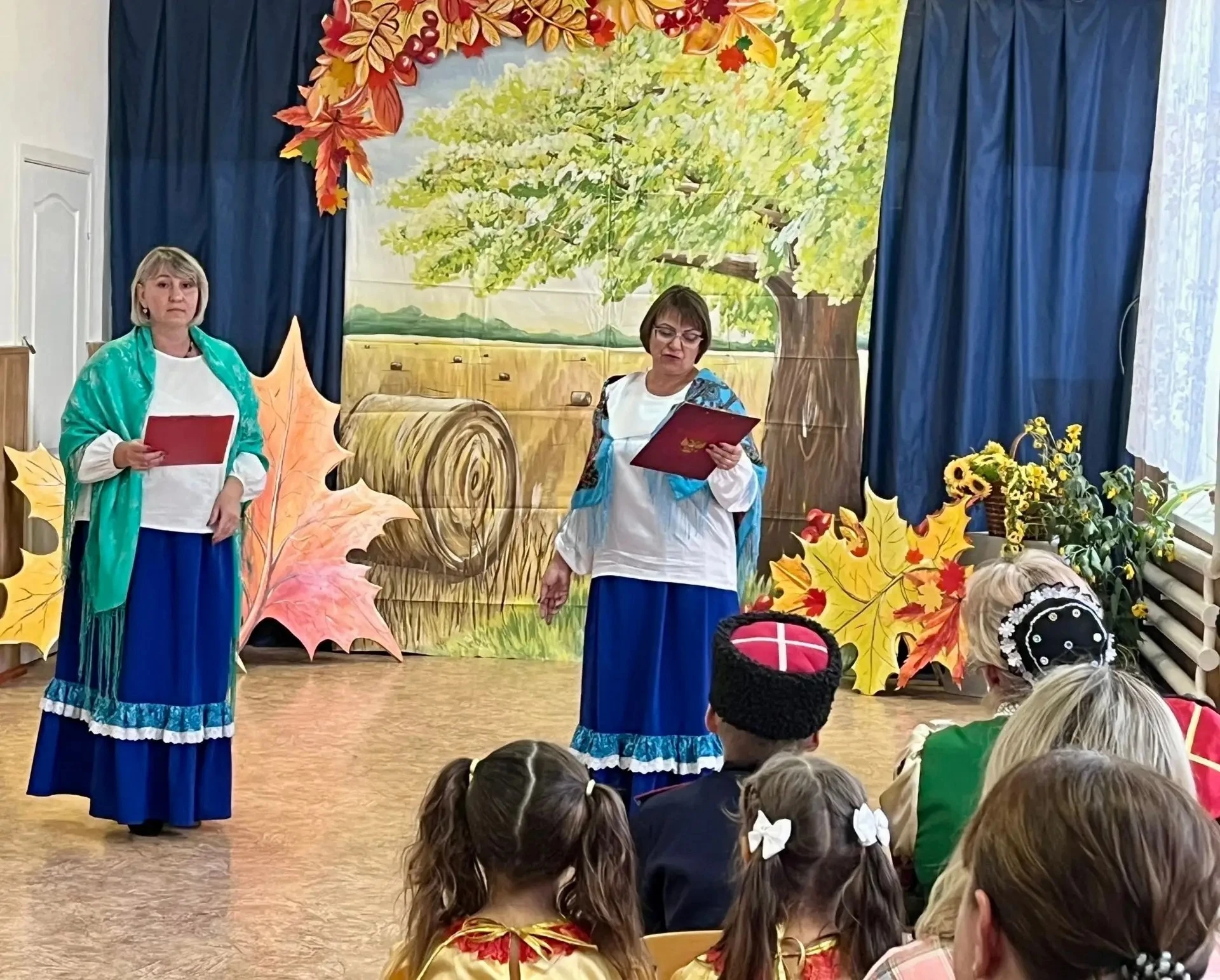 Покров в Песчанокопском районе: казачьи учреждения и «Родные-Любимые» вместе отметили п...