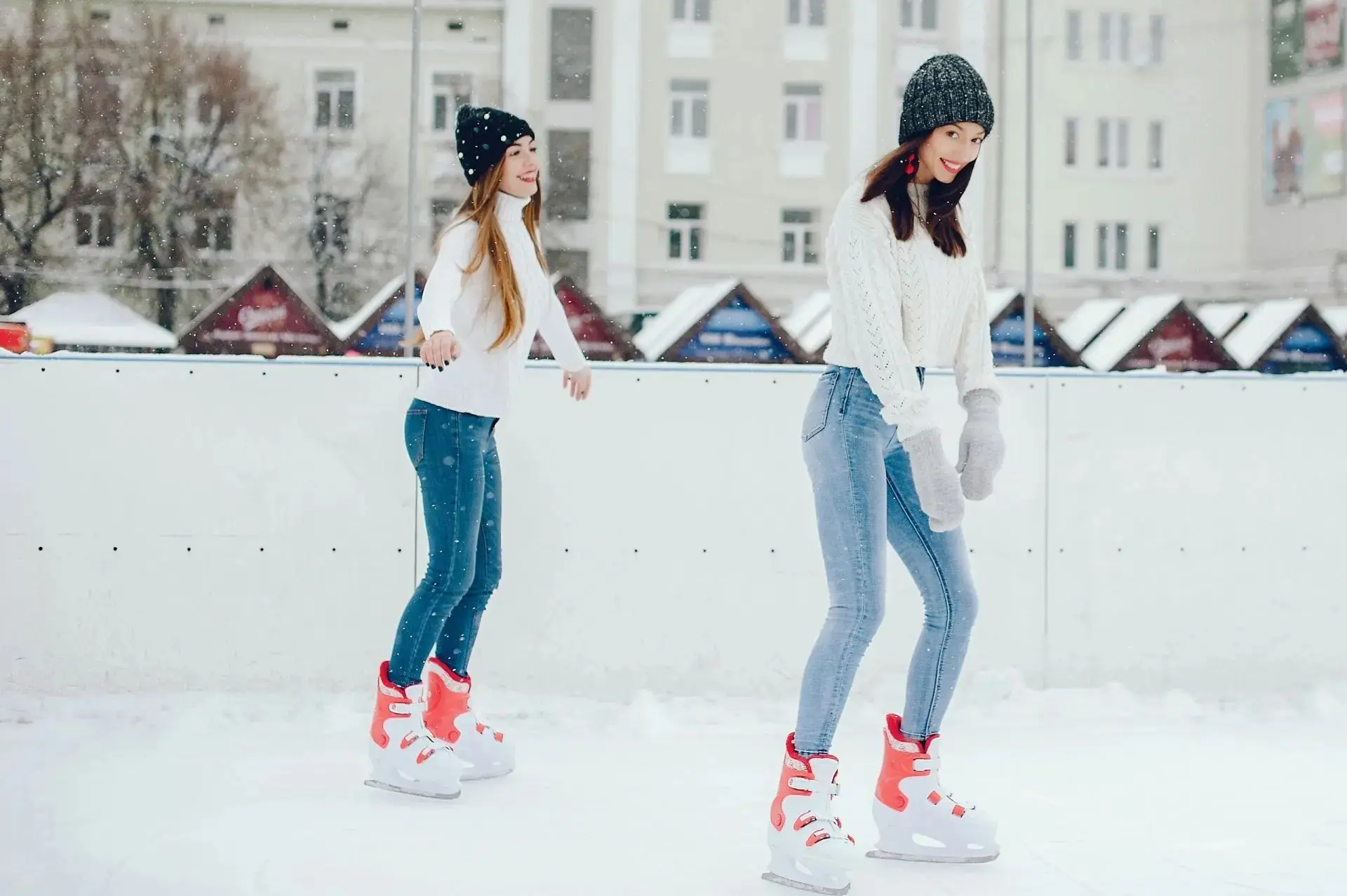 ⛸ Когда за окном осень, самое время скользить по льду!