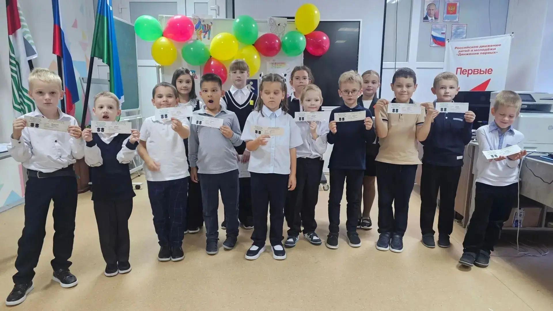 Посвящение в пешеходы: первоклассники сдали экзамен на знание ПДД!