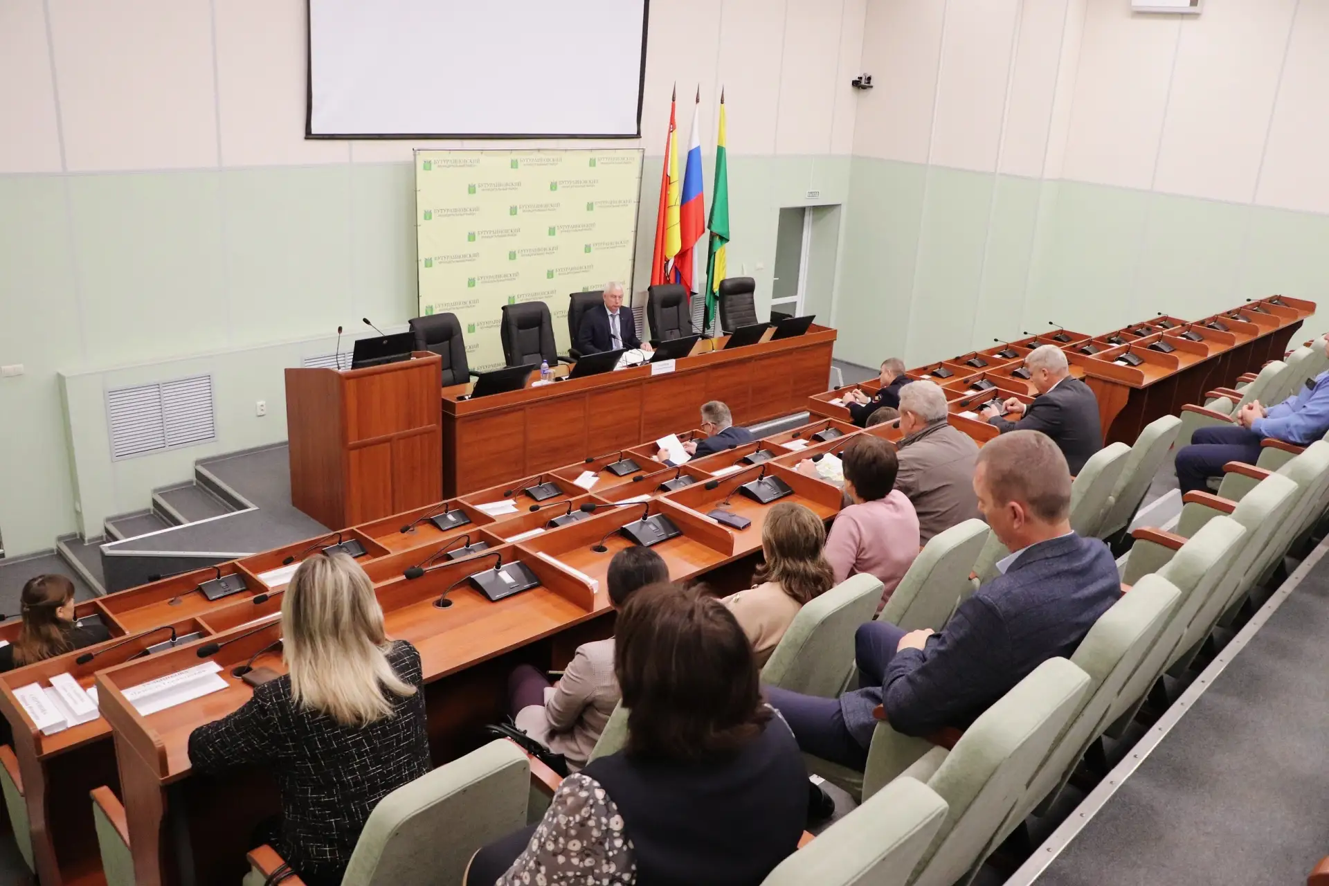 ✅ Сегодня, 13 октября, под председательством главы Бутурлиновского района Александра Го...