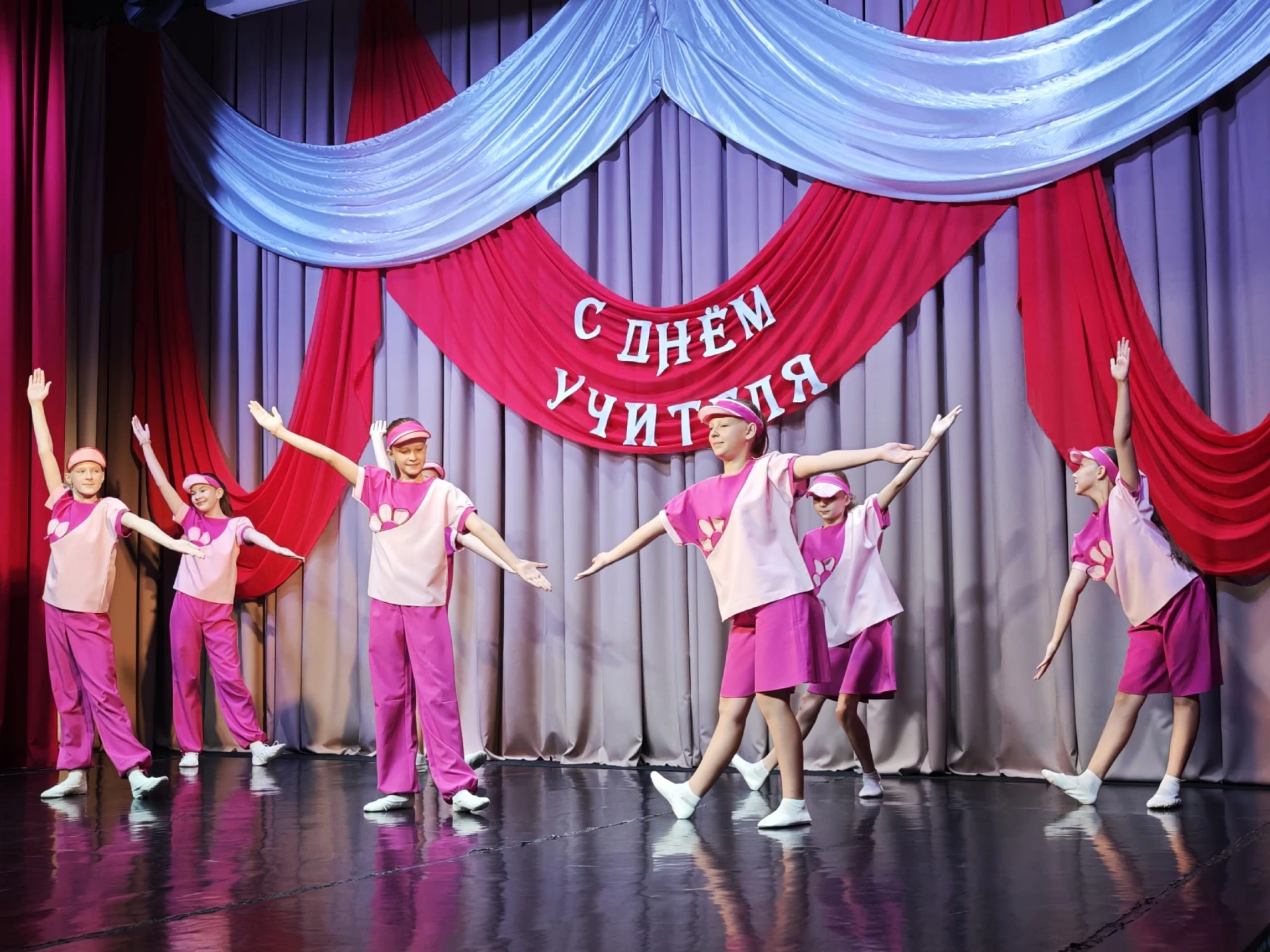🎉 С Международным Днём учителя и Днём воспитателя и всех дошкольных работников! 🎉
