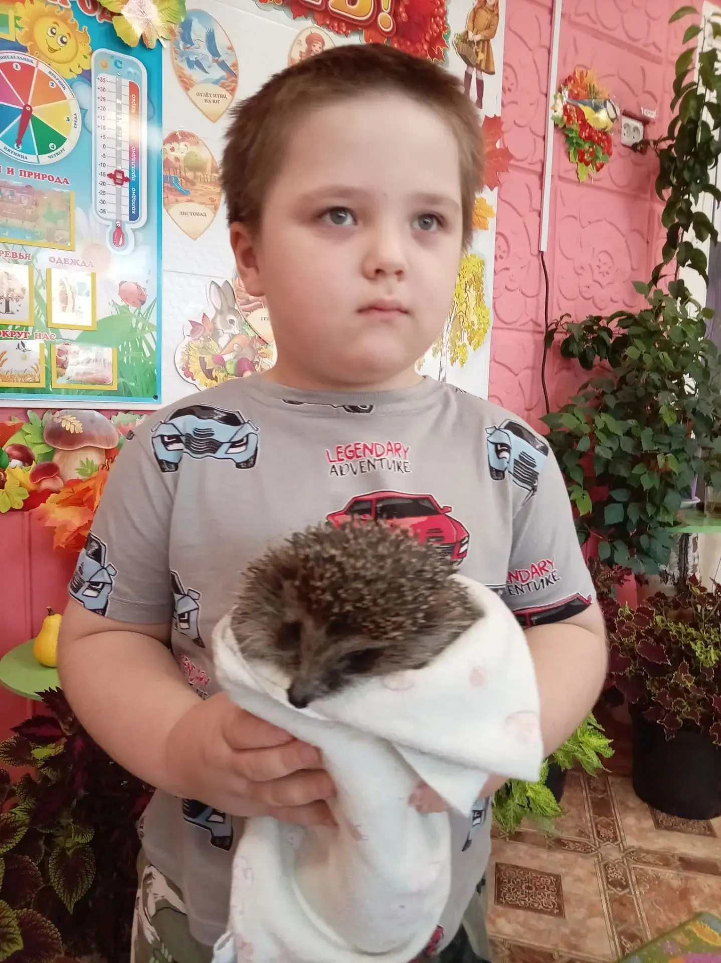 К нам пришел настоящий ежик! Столько восторга, любопытства и осторожных прикосновений. ...