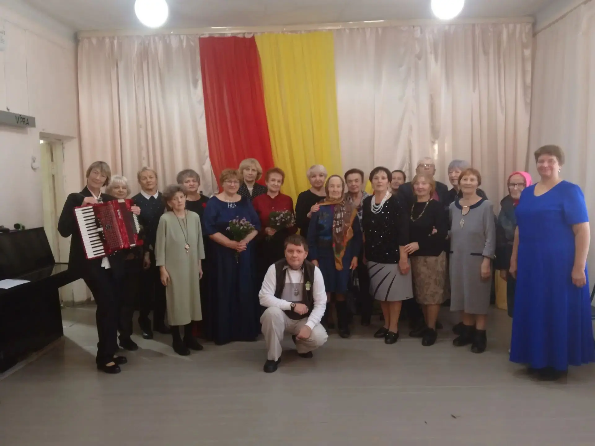 Ура! А у нас сегодня праздник! День рождения литературного клуба "Река поэзии"! Нам исп...