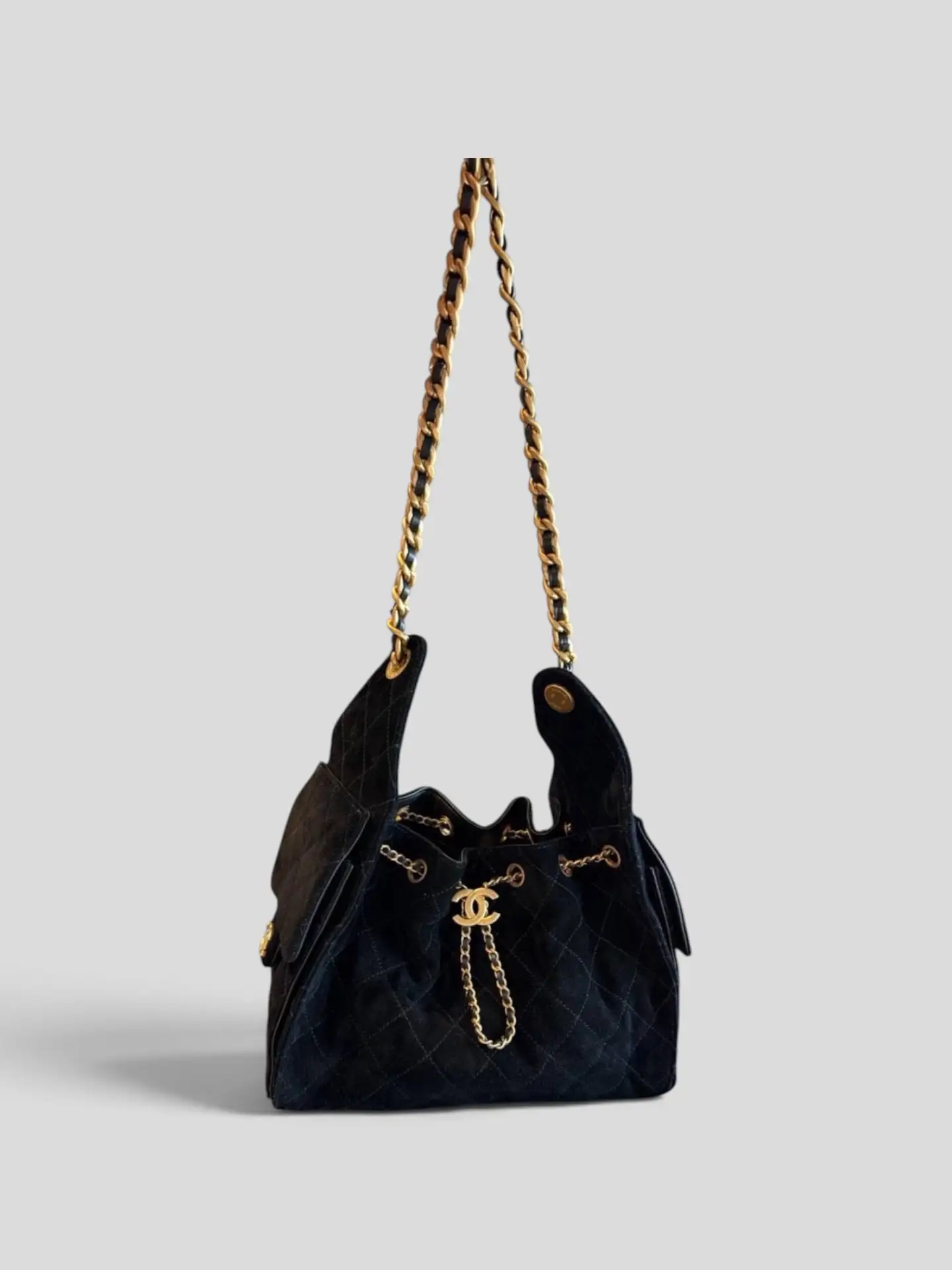 Сумка Chanel 25 Small в состоянии новой, черная замша, один выход.