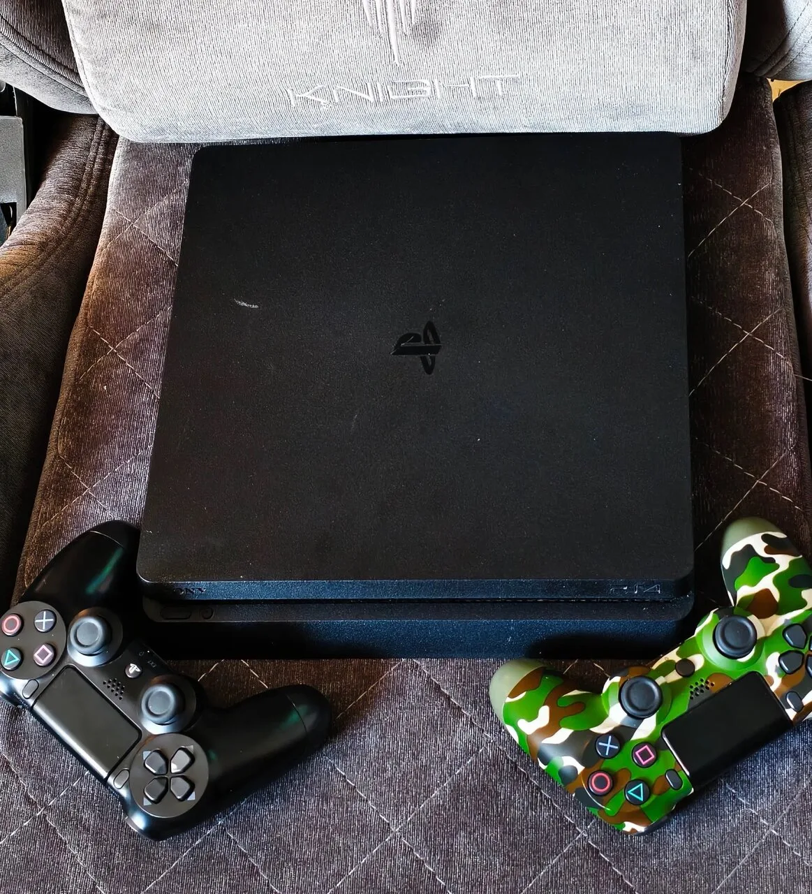 Продам прошитую PS4 Slim 500 ГБ, два джойстика, Макеевка, 25 тыс. руб.