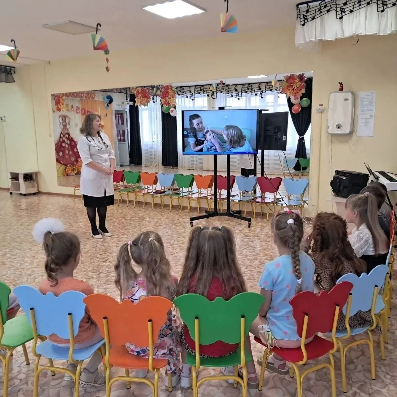 Дошколята примерили белый халат
