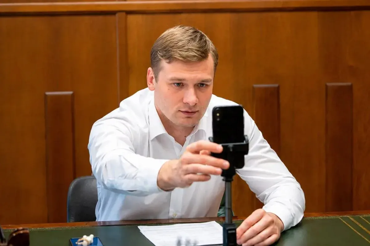 Глава Хакасии Валентин Коновалов сегодня проведёт прямой эфир и ответит на вопросы жите...