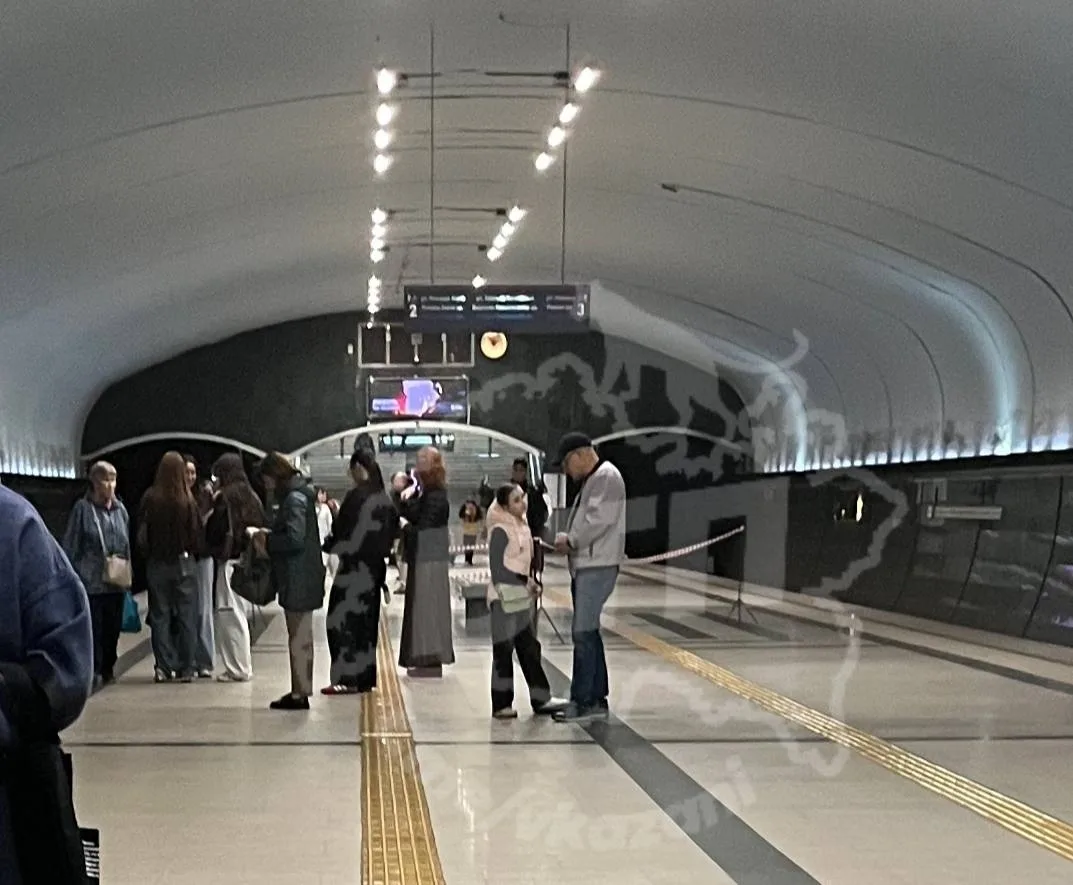⚡⚡⚡На станции метро «Горки» полиция оцепила скамейку из-за лежащего на ней неизвестного...