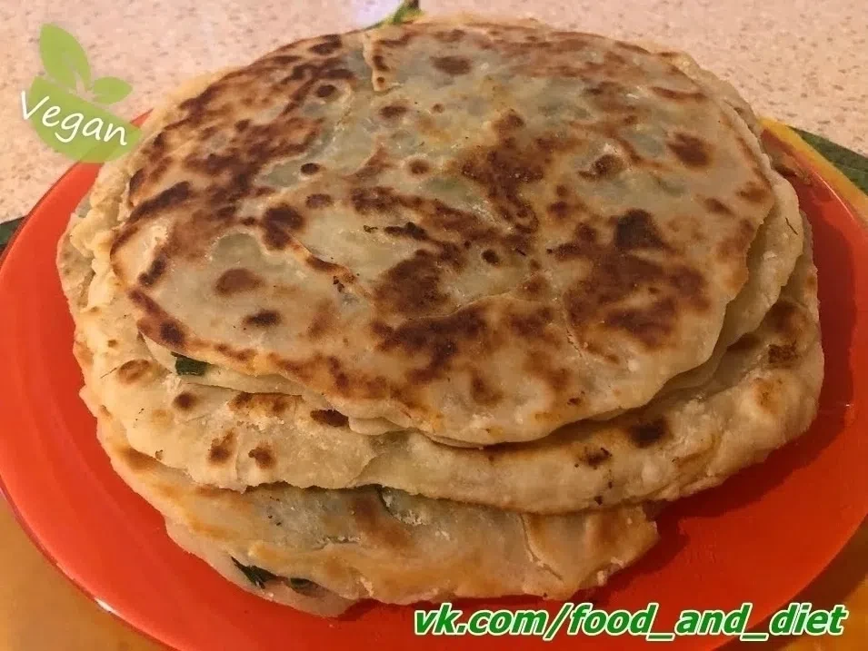 Лепешки с луком и зеленью