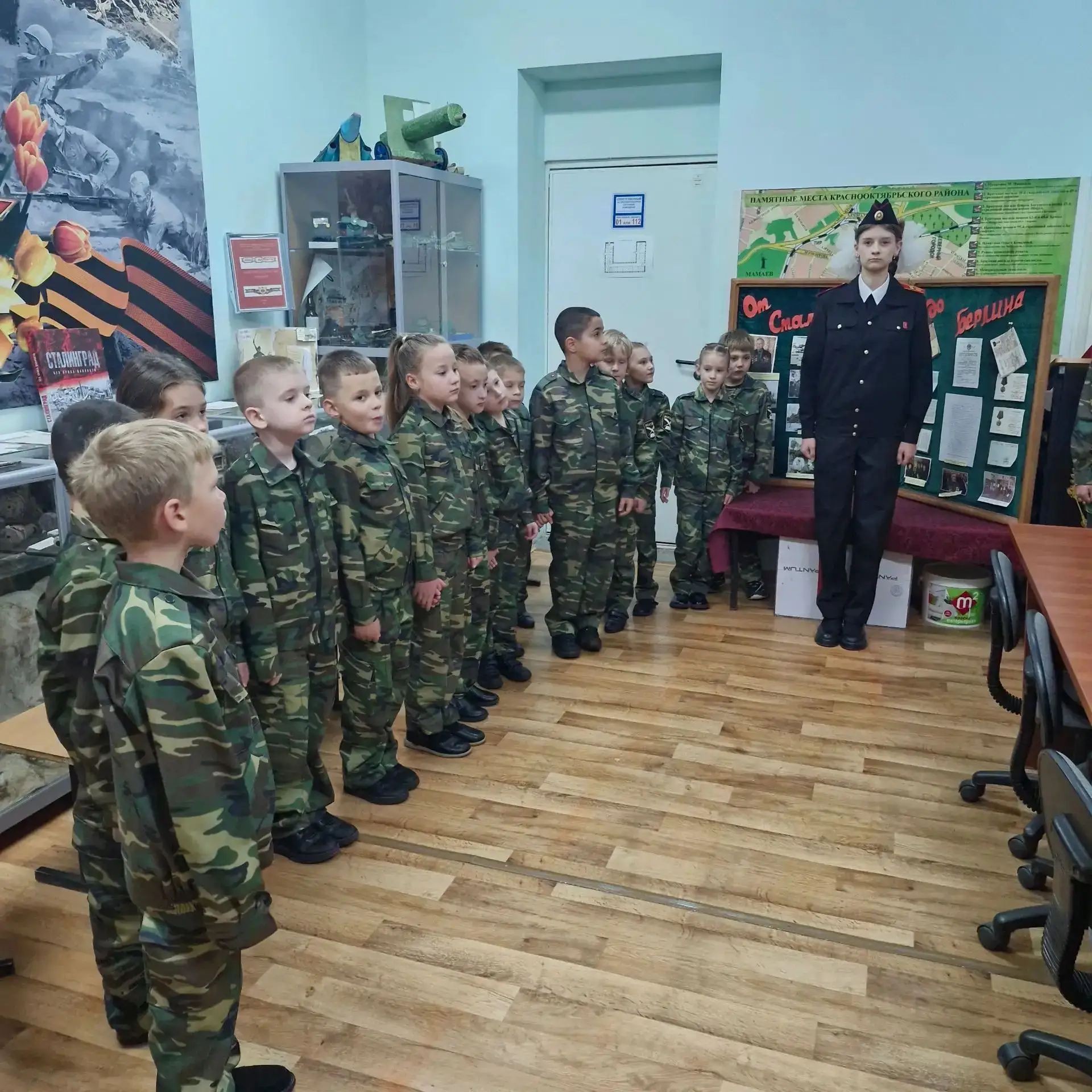 Сегодня у учеников 1А класса состоялась очень интересная экскурсия в школьном музее «Де...