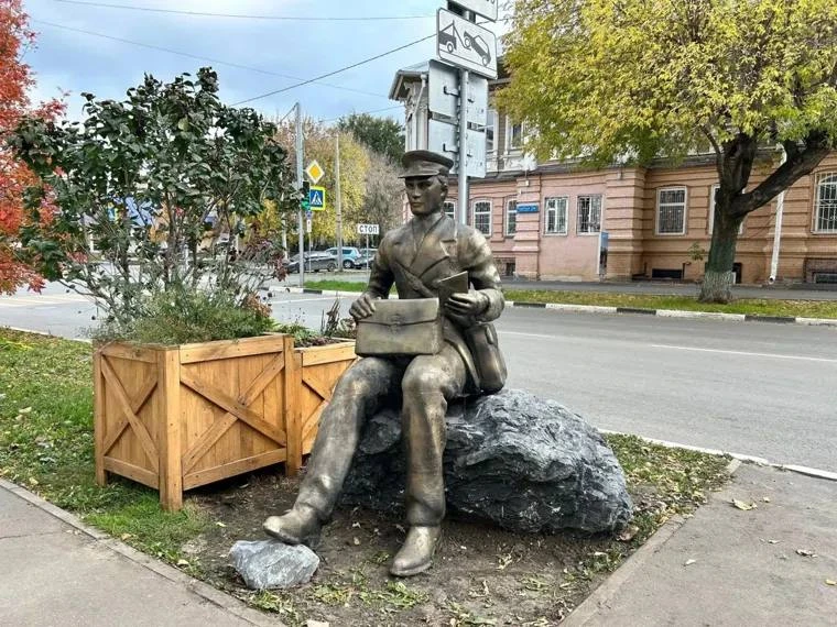 Две новые скульптуры установили в центре Кургана.