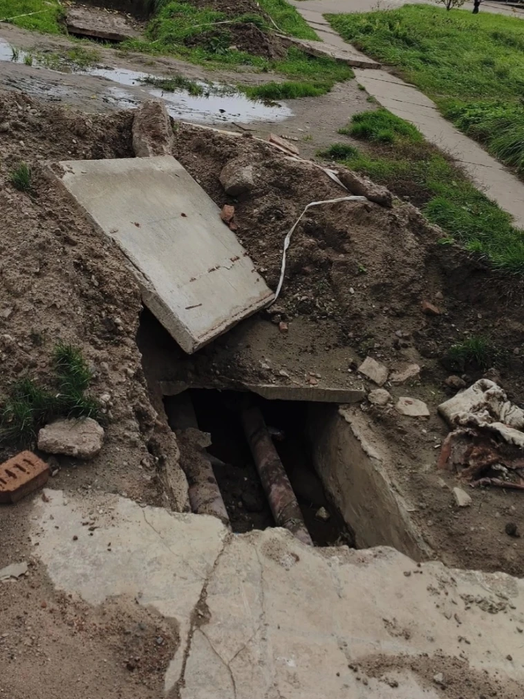 😡"Пятая котельная в Великих Луках: греем улицу, а не квартиры! На фото видно: трубы от...