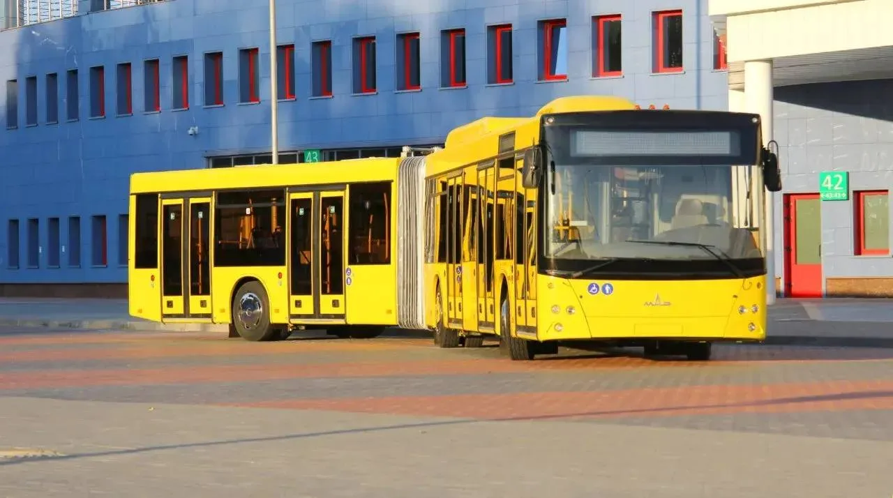 Омск закупил 24 автобуса-гармошки МАЗ-216.