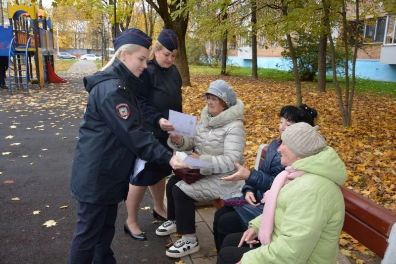 В Смоленске полицейские провели профилактический рейд по противодействию мошенничеству