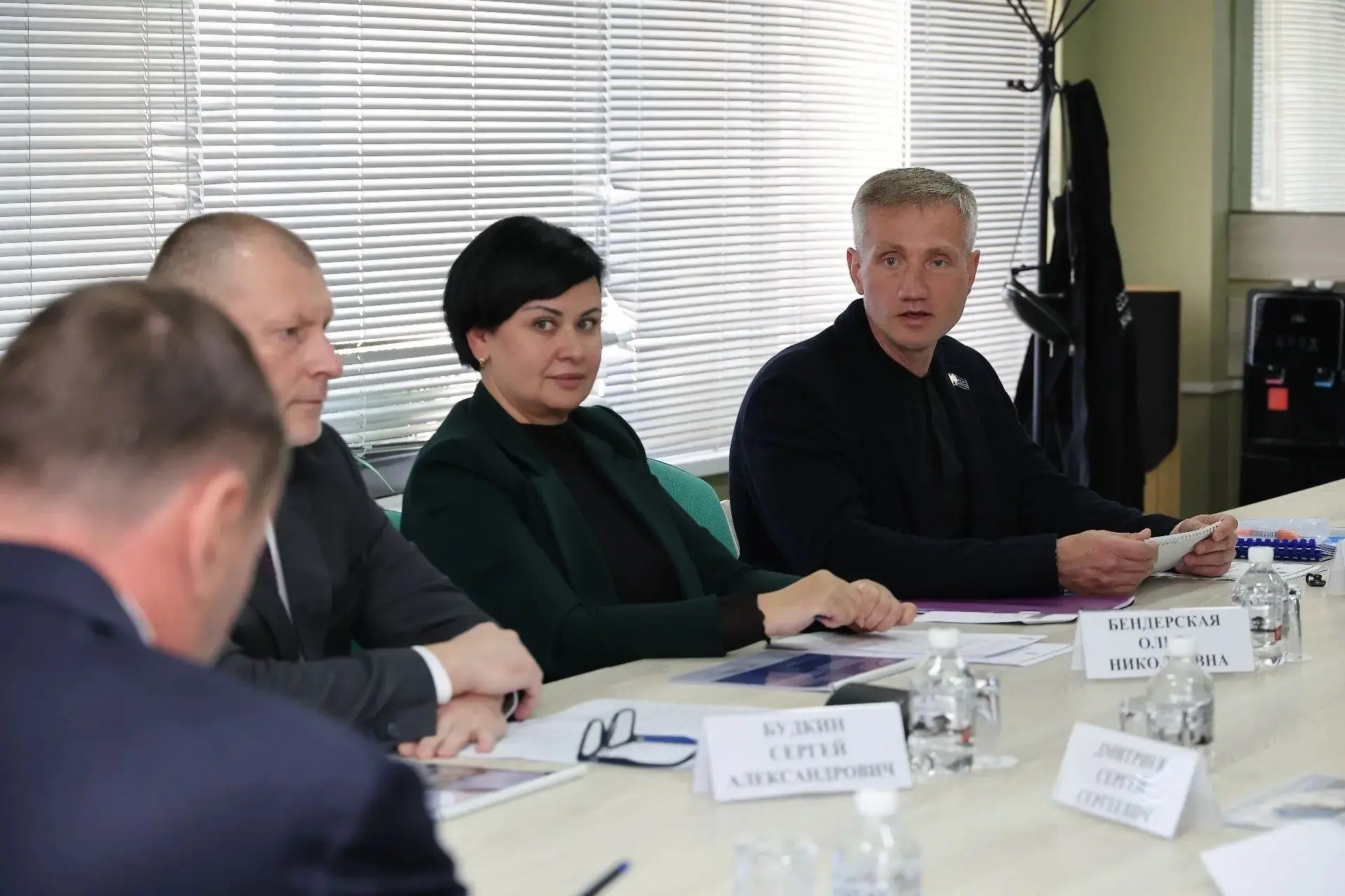 Дмитрию Демешину выпускники «Школы мэров» представили свои проекты повышения качества ж...