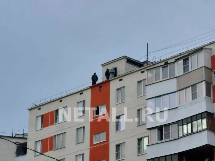 ⚡️ По предварительным данным, в результате пожара на крыше корпуса 801 пострадал один ч...