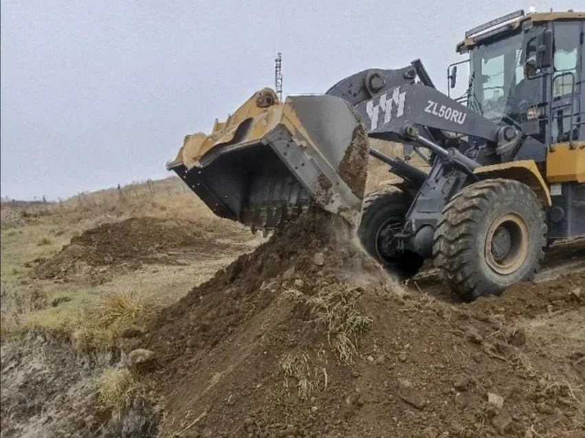 В селе Зоргол Приаргунского округа сотрудники экоцентра вместе с подрядной организацией...