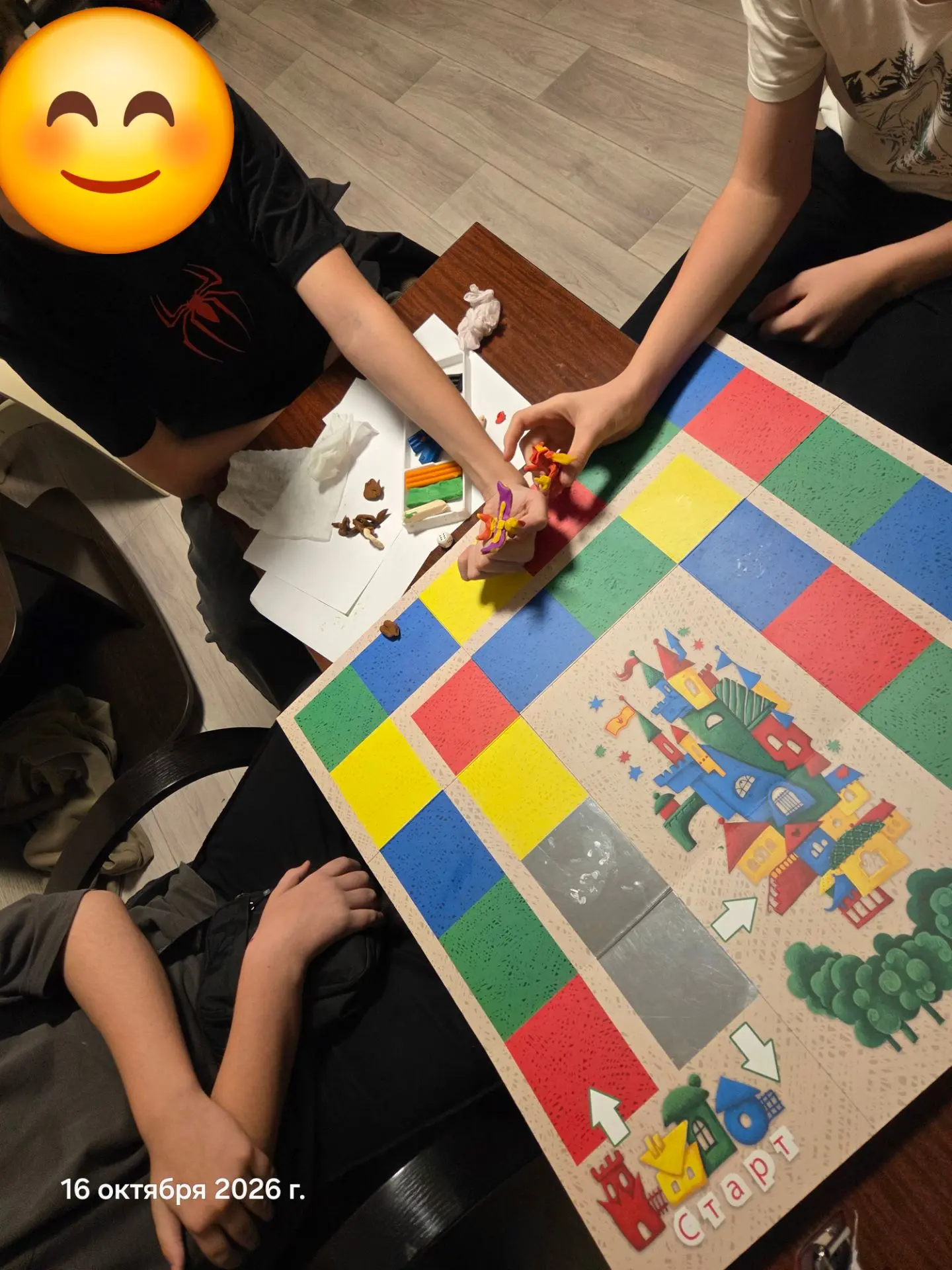 А если серьёзно, то это подростки 12-13 лет.