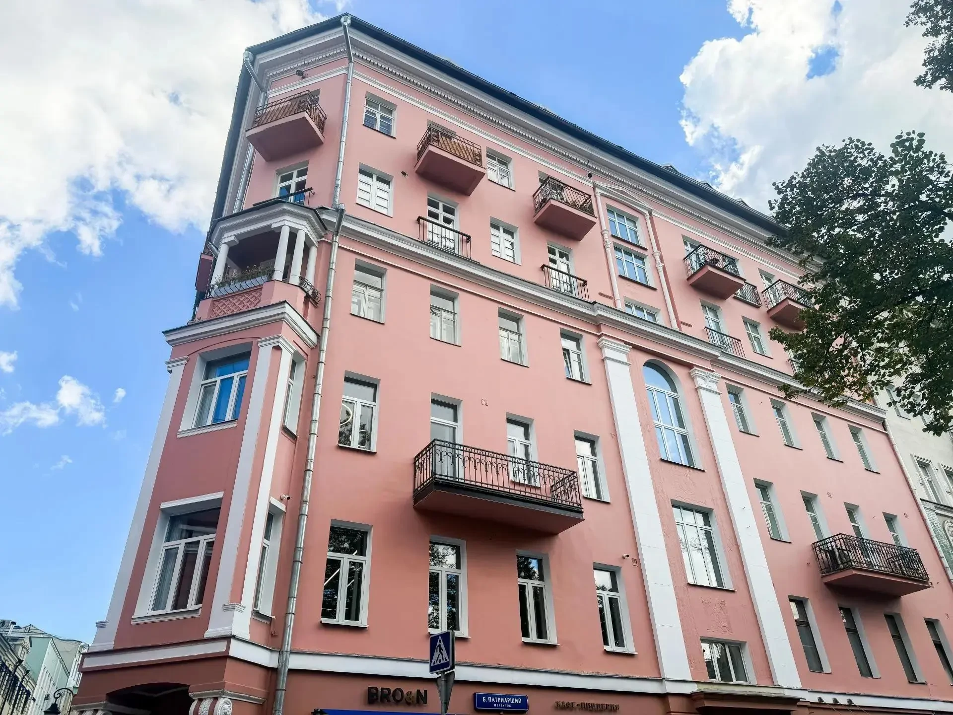 🏠 Капремонт трех домов в стиле неоклассицизма