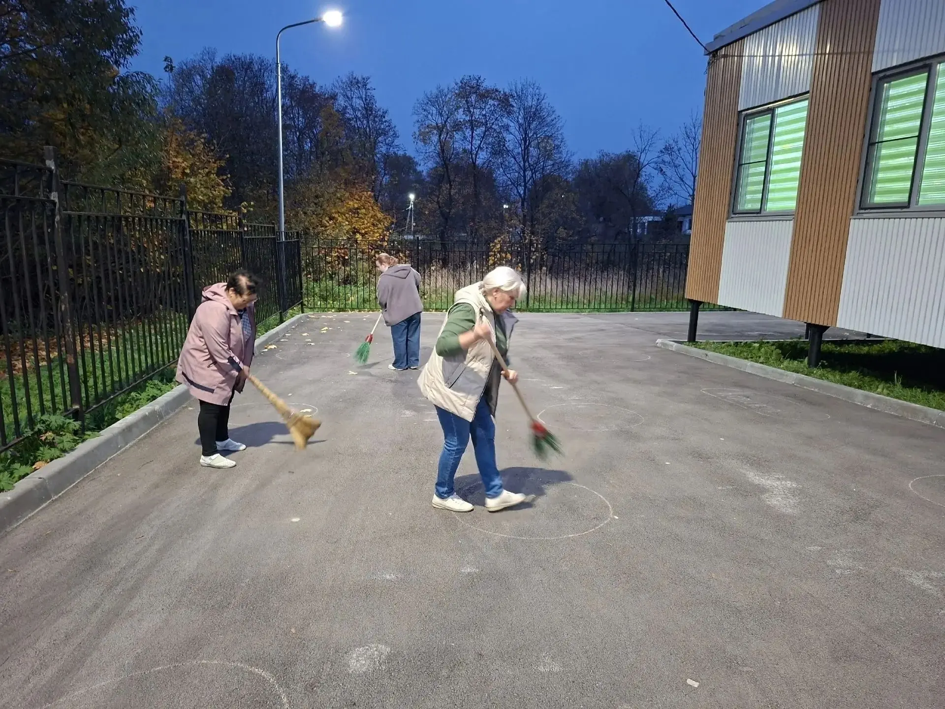 🍂🍁🧹Специалисты районного Дома культуры и сельских филиалов присоединились к осеннему...