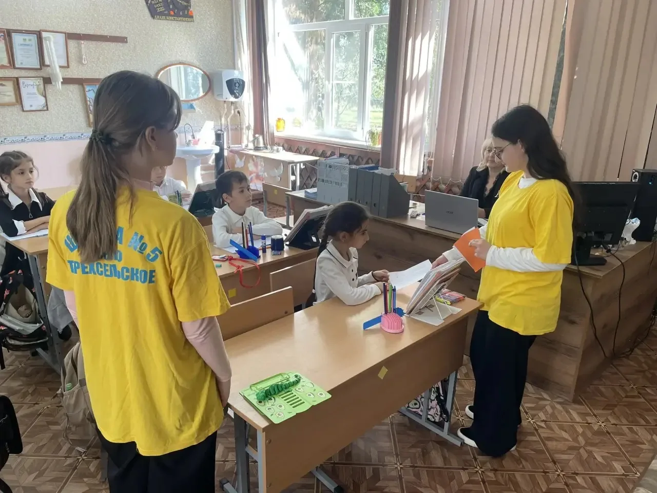 Выступление агитбригады в начальной школе: «Мы выбираем здоровье»