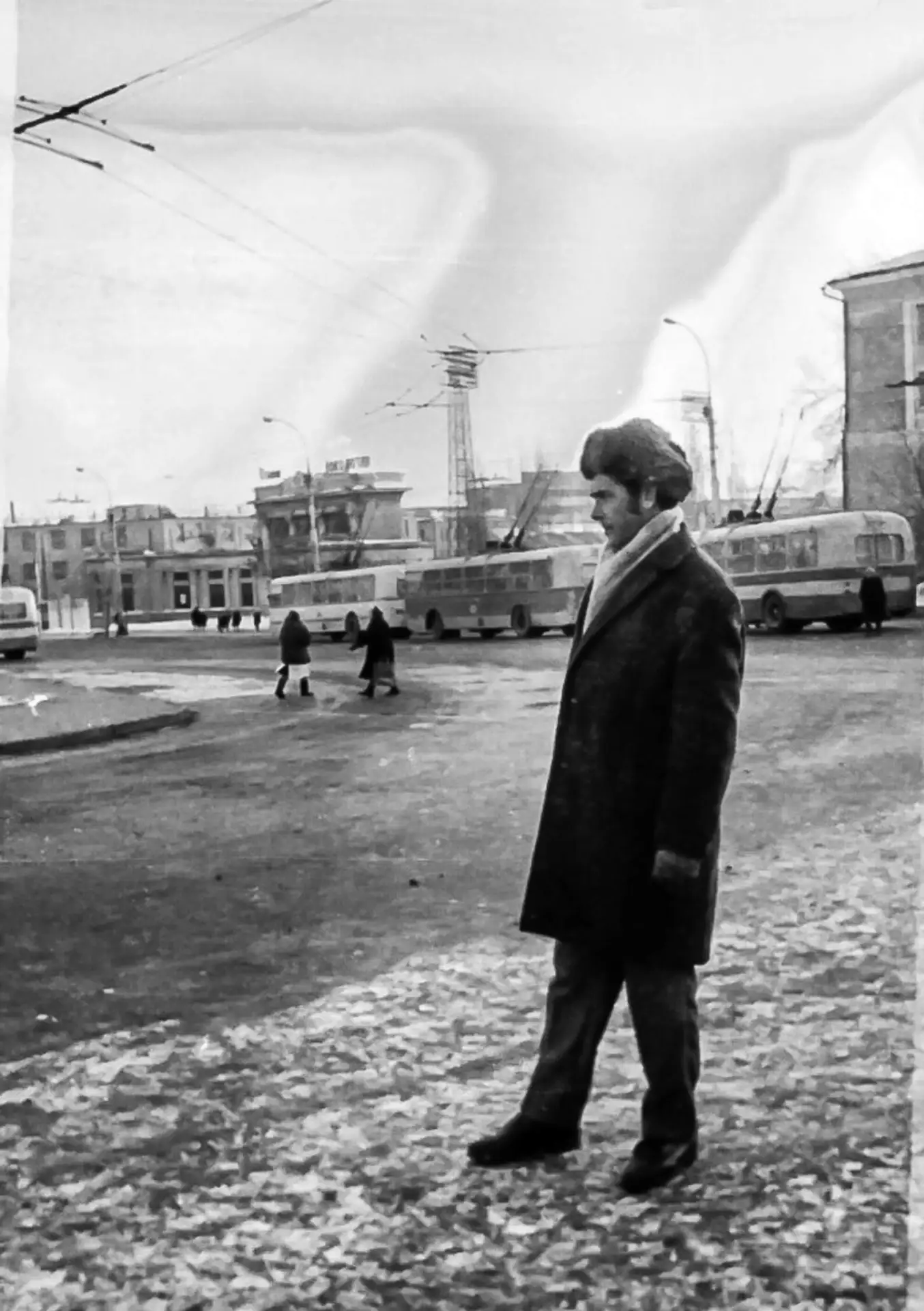 Троллейбусная остановка у ж/д вокзала. 1973г.