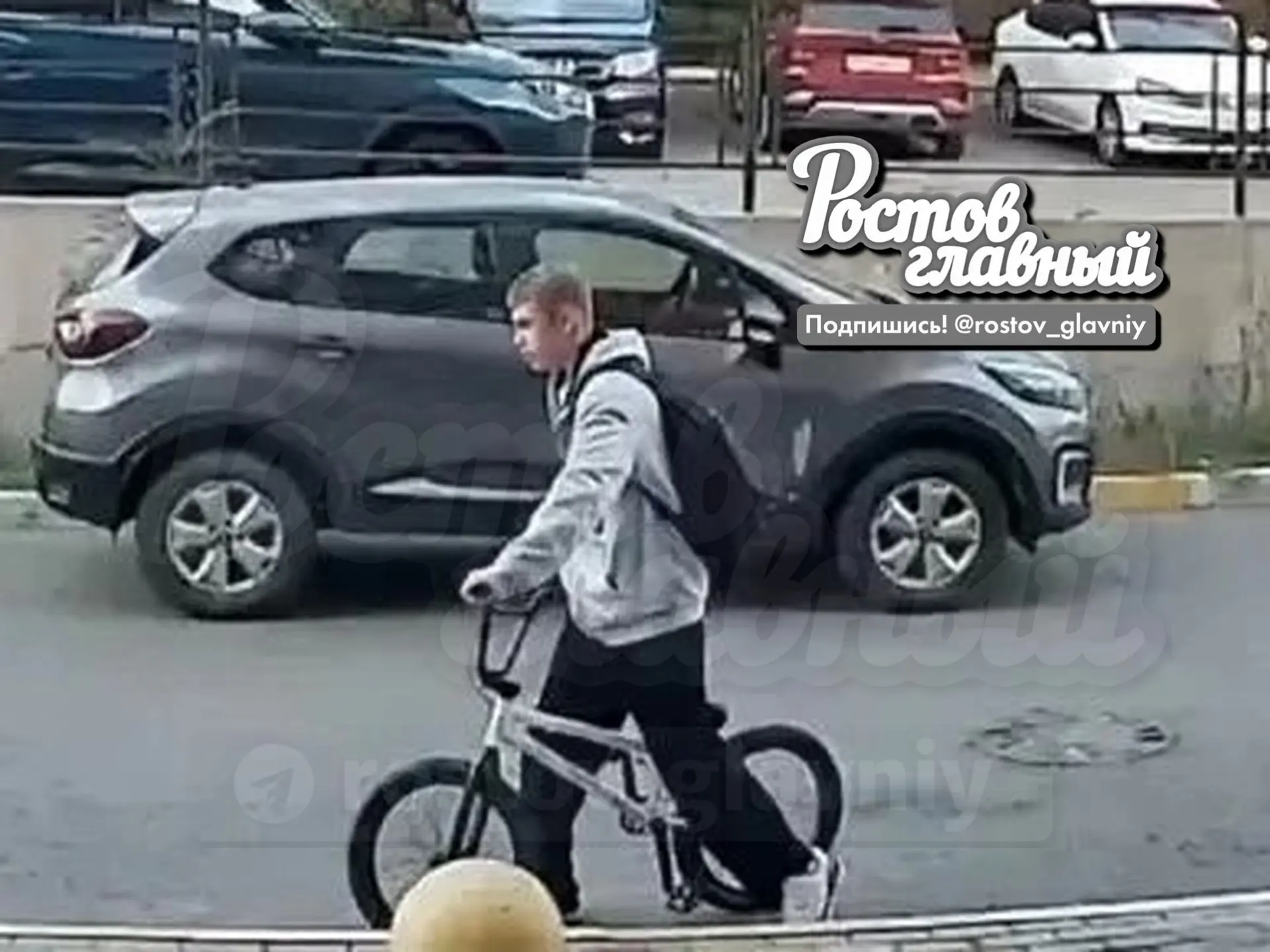 🚲 Вчера, 14 октября, в 12:13 часов дня пацан на видео украл наш велосипед BMX, стоявши...