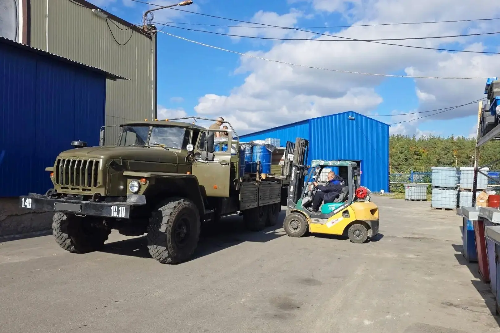 🚛 Фронт продолжает получать гуманитарную помощь из Железнодорожного района