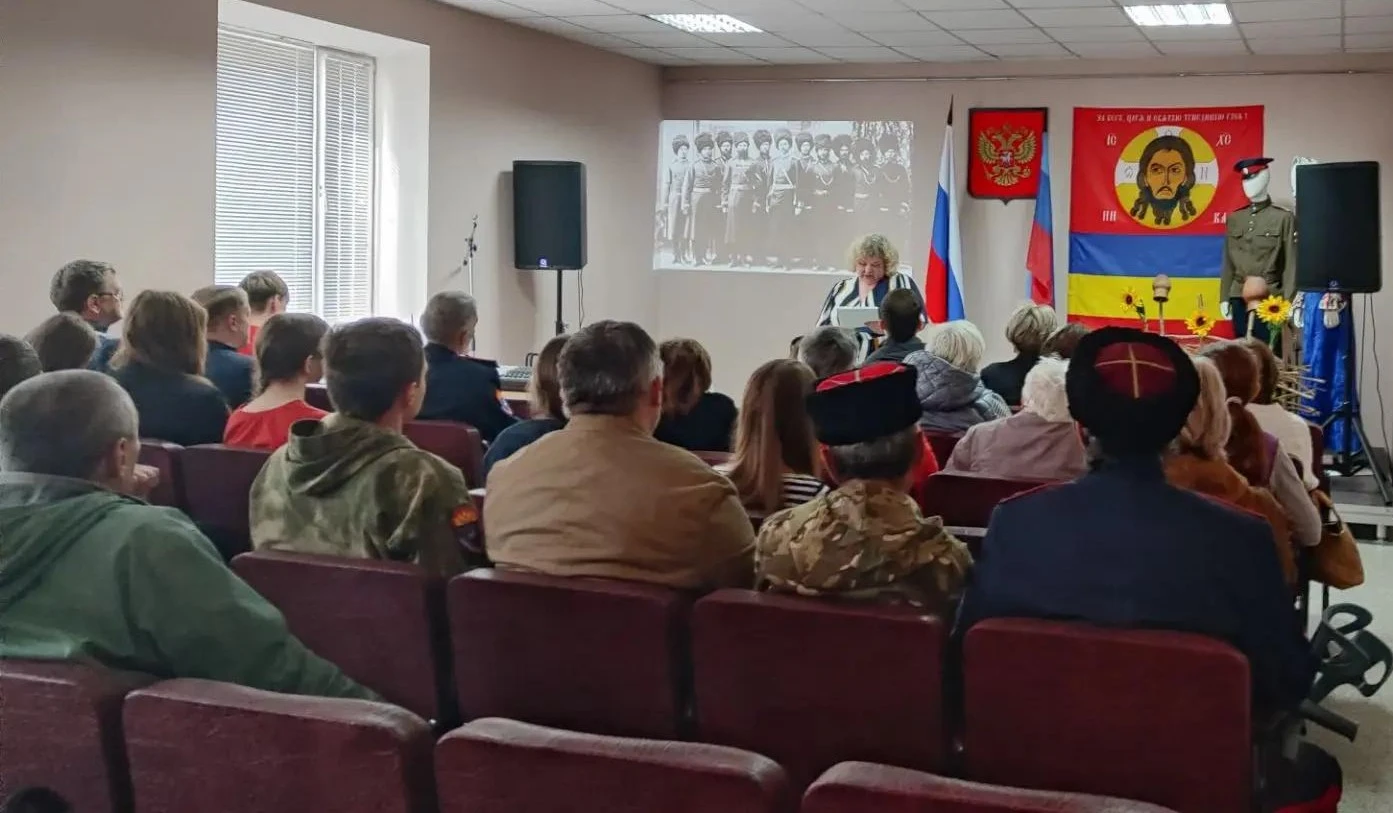 В преддверии Дня казачьей воинской славы в Антрацитовском историческом музее состоялся ...