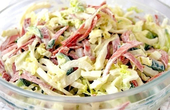 Салат из пекинской капусты с ароматной веганской-колбасой! 🥗🌿🌭