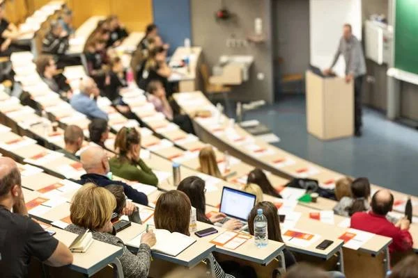 👨‍🎓 Отчисленным студентам могут на пять лет ограничить повторное поступление в тот же...