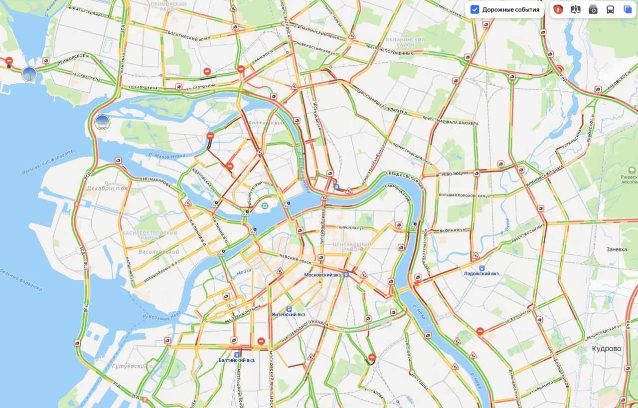 Тем временем в Петербурге 8 баллов.