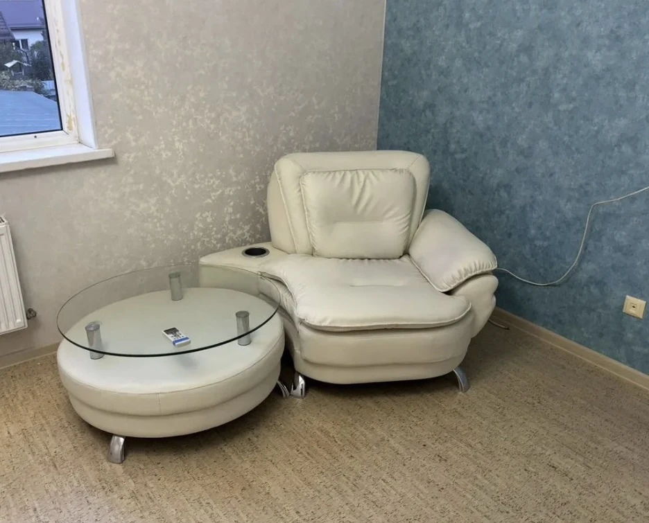 Отдам 3500₽ кресло со столом