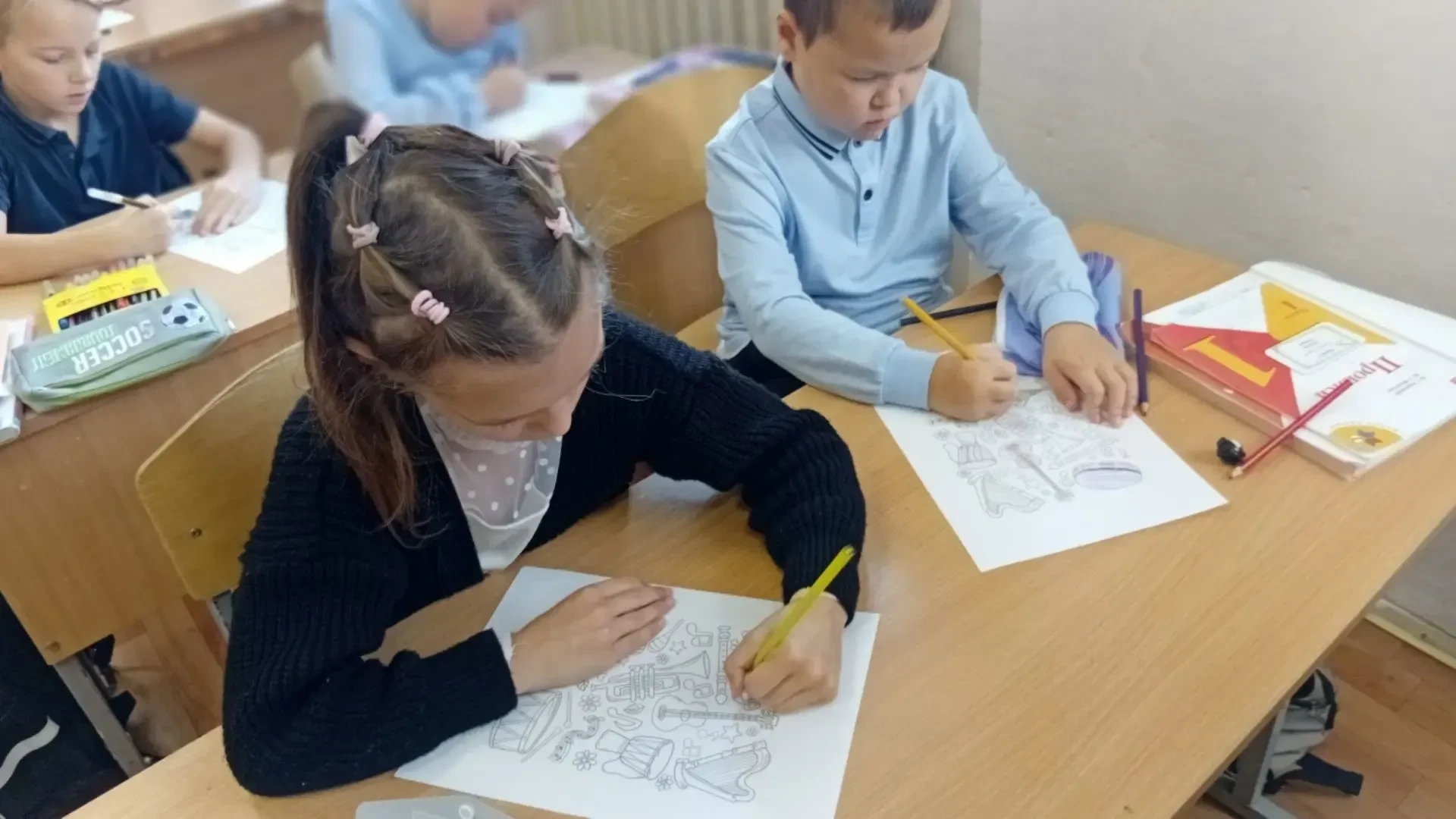 Международный день музыки в 1 «А» и 1 «Б» классах!