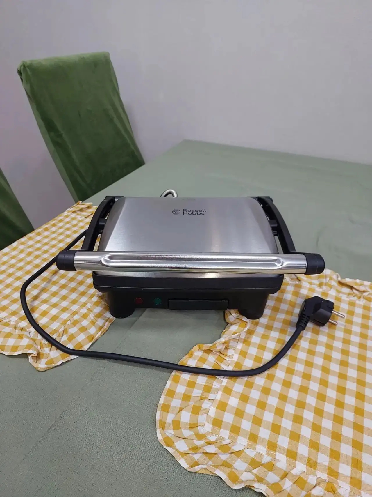 Добрый день. Продаю гриль Russell Hobbs в идеальном состоянии за 3 000