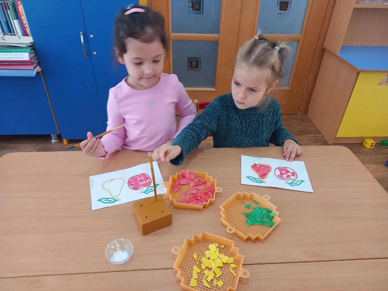 Занятие нетрадиционная аппликация ,, Фрукты,, 1 средняя группа