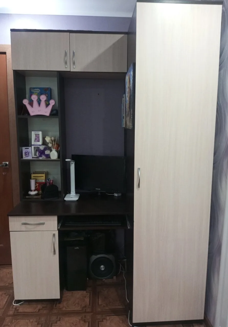 Продам угловую мебель со шкафом и письменным столом, б/у, Харцызск, 11 000 р.