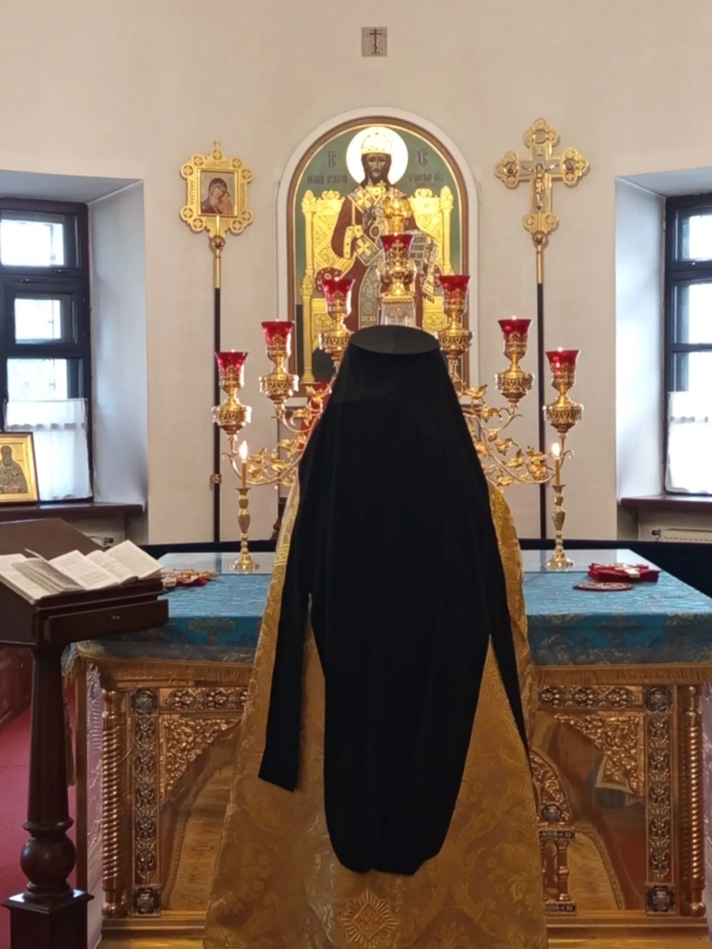 Сегодня в память равноапостольной Феклы Иконийской, первомученицы, за Божественной литу...