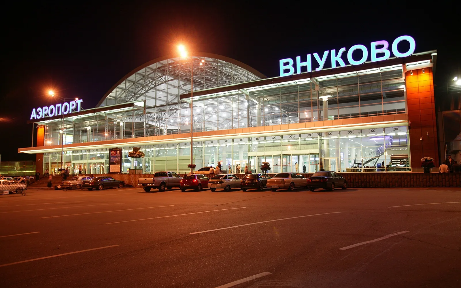 ✈️ Во Внуково эвакуировали часть пассажиров на фоне атаки БПЛА на Москву