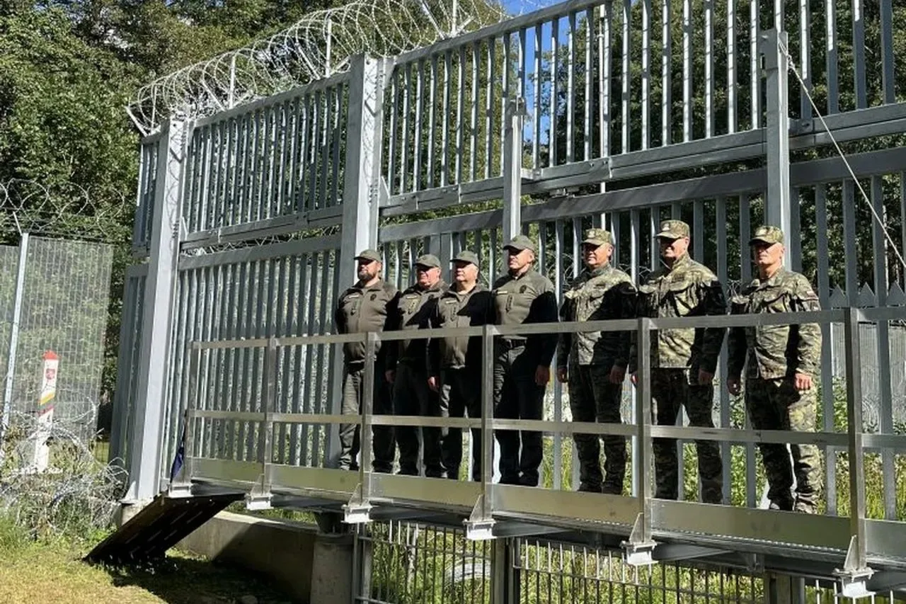 Литва усиливает границу, заявляя об опасности наплыва «беженцев из России»